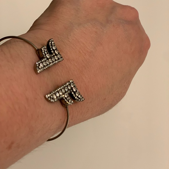 Fendi rhinestone bracelet New with a box - Picture 3 of 4